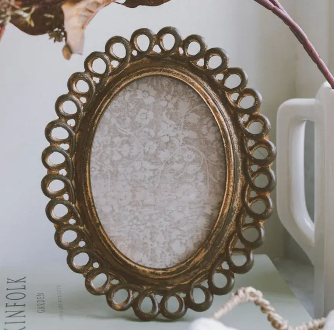 Fancy Scalloped Oval Photo Frame