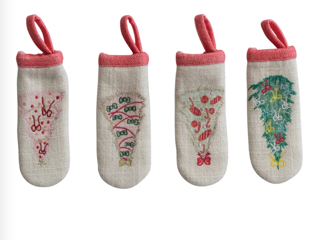 Printed Pot Handle Cover with Embroidered Christmas Tree