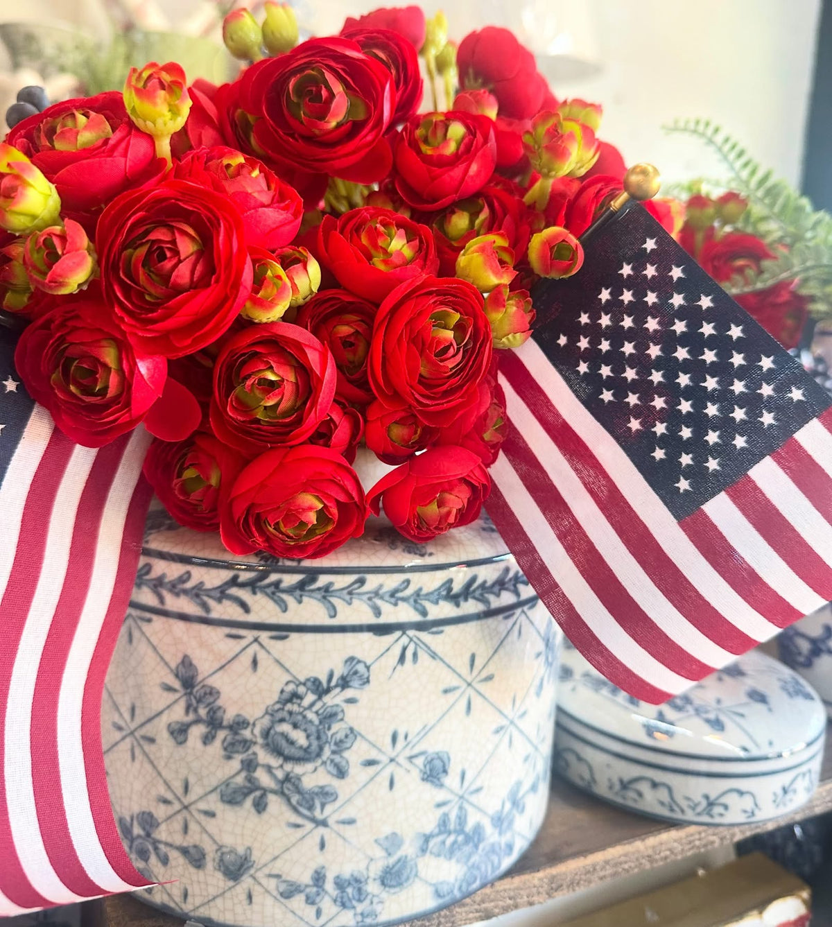 11" Mini Ranunculus Bundle Stems