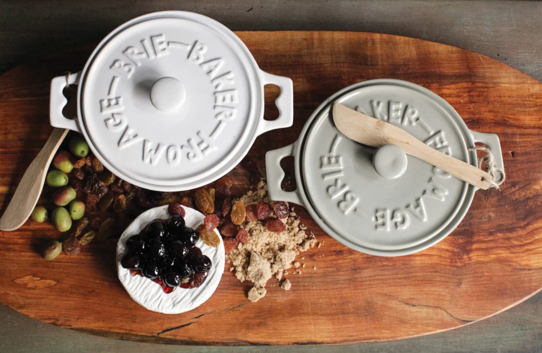 Brie Baker with Lid and Spreader