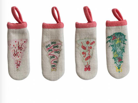 Printed Pot Handle Cover with Embroidered Christmas Tree