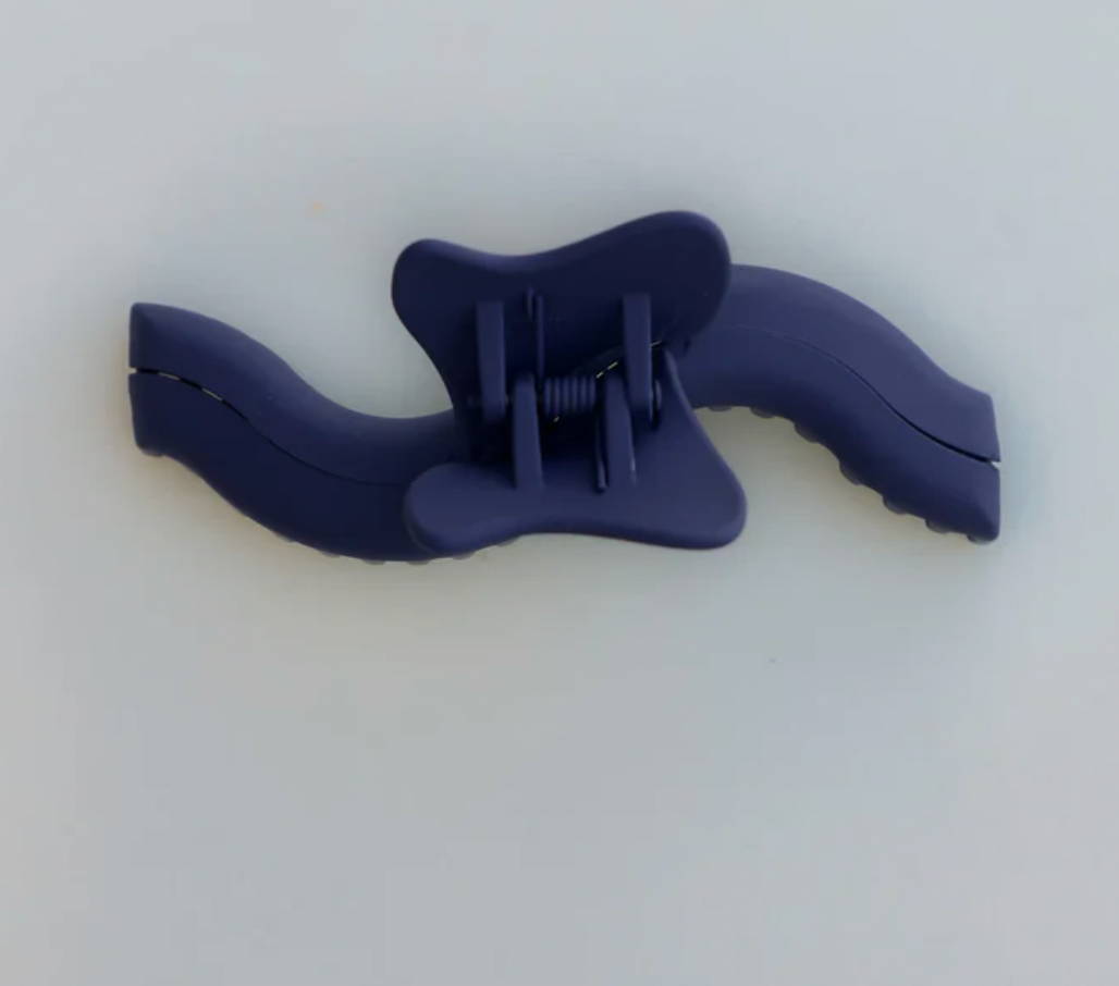 Wavy Midi Hold Everything Claw